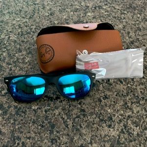 Ray-Ban new wayfarer black with blue flash lense